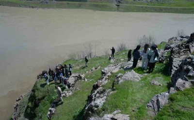 &Uuml;niversiteli gen&ccedil;ler fotoğraf&ccedil;ılık kursuyla Muş&rsquo;u keşfediyor
