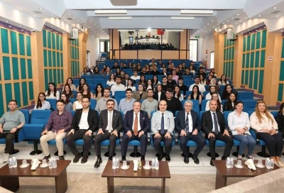 &Uuml;niversiteli &ouml;ğrenciler Denizli OSB Y&ouml;netim Kurulu Başkanı Selim Yaymanoğlu ile buluştu
