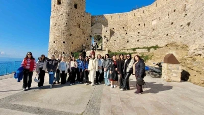 &Uuml;niversiteli &ouml;ğrenciler Kuşadası&rsquo;nda moral depoladı
