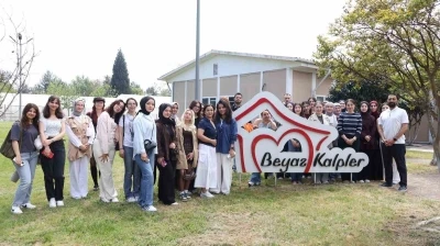 &Uuml;niversiteliler sahada sosyal hizmet eğitimi aldı
