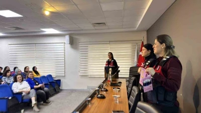 Üniversitelilere jandarmadan &quot;KADES&quot; ve &quot;UYUMA&quot; dersi
