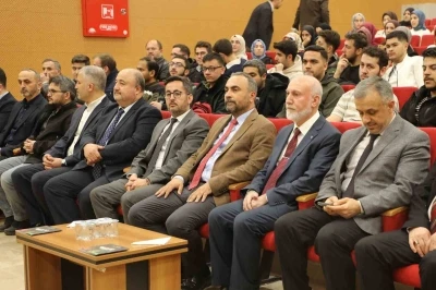 &Uuml;niversitesi gen&ccedil;ler Kur&rsquo;an-ı Kerim&rsquo;i g&uuml;zel okumak i&ccedil;in yarıştı
