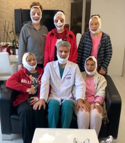 Ünlü estetikçinin yüz germe yaptığı hastalarla çektiği video sosyal medyada ilgi odağı oldu
