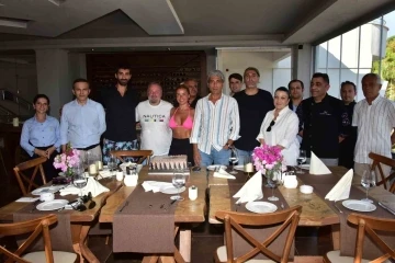 &Uuml;nl&uuml; iş insanına Bodrum&rsquo;da s&uuml;rpriz doğum g&uuml;n&uuml;
