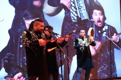 &Uuml;nl&uuml; Kazak m&uuml;zik grubu Alatau Serileri, yeni alb&uuml;m&uuml;n&uuml;n lansmanını Bağcılar&rsquo;da yaptı
