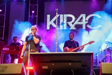 &Uuml;nl&uuml; şarkıcı Kıra&ccedil;, konserine giderken kayboldu
