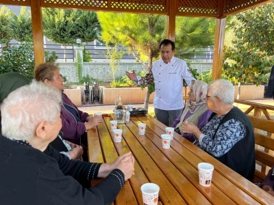 Ünlü Şef Fikret Özdemir’den huzurevi sakinlerine lezzet dolu ziyafet
