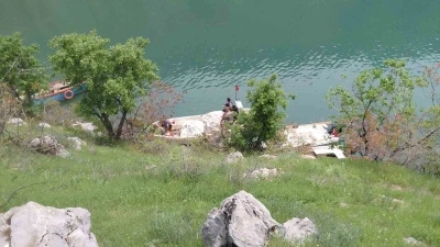 Unuttuğu eşyasını almak i&ccedil;in d&ouml;nd&uuml;, botla a&ccedil;ıldığı Fırat Nehri&rsquo;nde kayboldu
