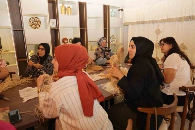 &Uuml;reten kadınların yeni adresi "Ana Kafe"de ilk at&ouml;lye heyecanı
