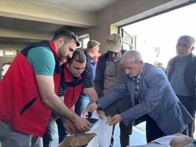 &Uuml;reticilere hibe destekli ay&ccedil;i&ccedil;eği tohumu dağıtıldı
