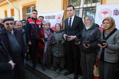 &Uuml;reticilere &uuml;cretsiz fidan dağıtımı yapıldı
