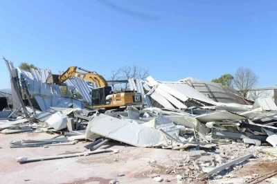 Ürünlü’de 2 kaçak yapı yıkıldı
