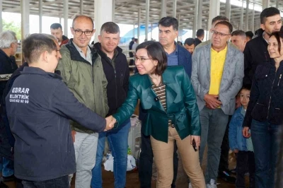 Uşak Belediye Başkan Vekili &Ouml;zkan&rsquo;dan hayvan pazarına bayram ziyareti
