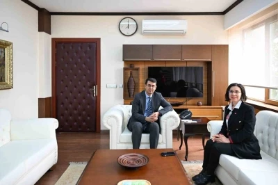 Uşak Belediye Başkan Vekili &Ouml;zkan, Vali Kartal&rsquo;ı ziyaret etti

