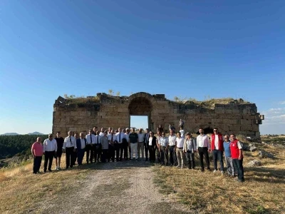 Uşak İl Genel Meclisi toplantısı ilk kez Blaundos Antik Kenti&rsquo;nde yapıldı
