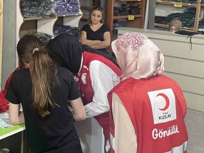 Uşak Kızılay’dan öğrencilere giyim desteği
