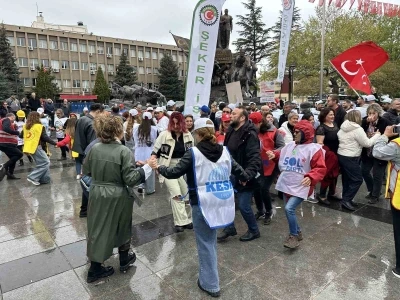 Uşak&rsquo;ta 1 Mayıs Emek ve Dayanışma G&uuml;n&uuml; etkinliklerle kutlandı

