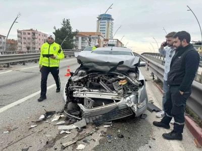 Uşak&rsquo;ta 3 otomobil &ccedil;arpıştı: 4 yaralı
