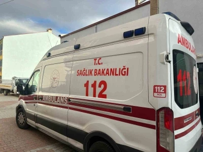 Uşak&rsquo;ta bah&ccedil;esindeki fırını yıkarken duvarın altında kalan adam yaralandı
