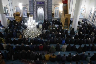 Uşak&rsquo;ta bayram namazı kılındı
