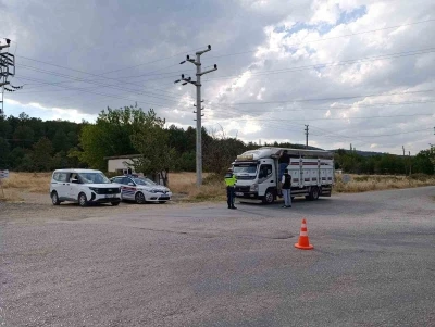 Uşak’ta hayvan sağlığı için yol denetimleri sürüyor
