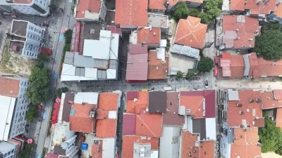 Uşak&rsquo;ta Kurtuluş ve Yeşil Karaağa&ccedil; mahallelerinde zemin taşları yenileniyor
