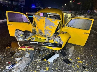 Uşak’ta otomobil ile otobüs çarpıştı: 1’i ağır 3 yaralı
