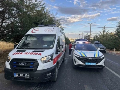 Uşak&rsquo;ta otomobil tıra arkadan &ccedil;arptı: 4 yaralı
