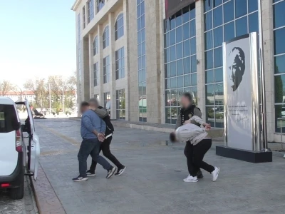 Uşak&rsquo;ta uyuşturucu operasyonu: 3 tutuklama

