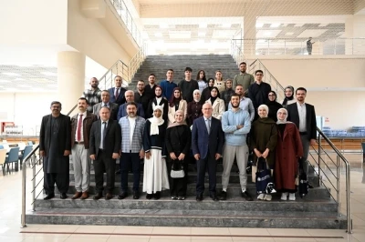 Uşak Üniversitesi Rektörü Savaş, Filistinli öğrencilerle buluştu
