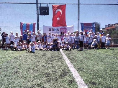 &Uuml;sk&uuml;dar&rsquo;da &Ccedil;ocuk Şenliği renkli g&ouml;r&uuml;nt&uuml;lere sahne oldu
