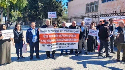 &Uuml;st ge&ccedil;it isteyen mahalleli eylem yapıp belediyeye tepki g&ouml;sterdi
