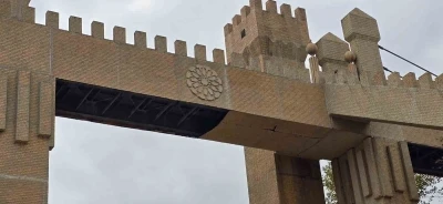 Üst geçit tehlike saçıyor
