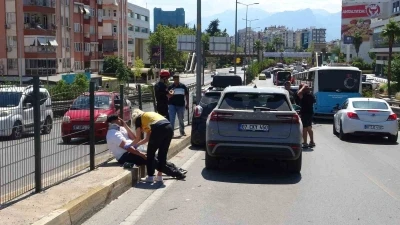 &Uuml;st ge&ccedil;itte 4 ara&ccedil; birbirine girdi: 1 yaralı
