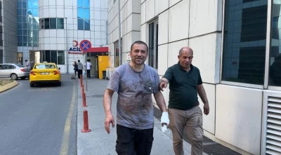 &Uuml;st&uuml; kan i&ccedil;inde kalan acemi kasap: "Sadece bı&ccedil;ak kaydı, ciddi bir şey yok"
