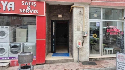 &Uuml;vey oğlu tarafından bı&ccedil;aklanan adam hayatını kaybetti
