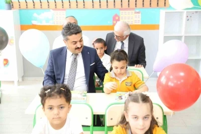 Uyum haftasında öğrencilerin heyecanına ortak oldu
