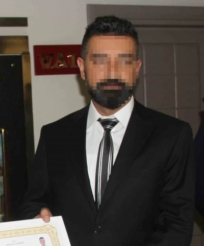 Uyuşturucu kuryesi &ccedil;ıkan &ouml;d&uuml;ll&uuml; polise 26, savcıya 6 yıl hapis cezası verildi
