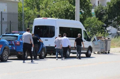 Uyuşturucu operasyonunda g&ouml;zaltına alınan avukatlar adli tıbba sevk edildi
