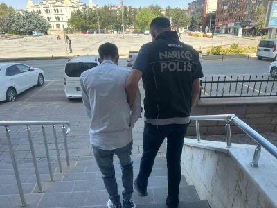 Uyuşturucu suçundan aranan 2 firari hükümlü yakalandı
