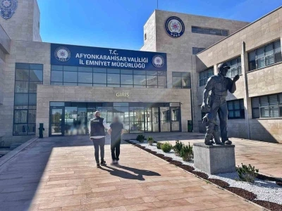 Uyuşturucu ticareti suçundan aranan şahsı polis yakaladı
