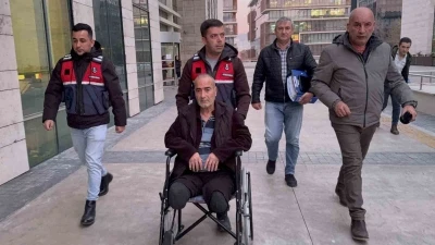 Uyuşturucu ticaretinden 11 yıl ceza yedi, ayakları olmayan h&uuml;k&uuml;ml&uuml; tekerlekli sandalyeyle cezaevine g&ouml;t&uuml;r&uuml;ld&uuml;
