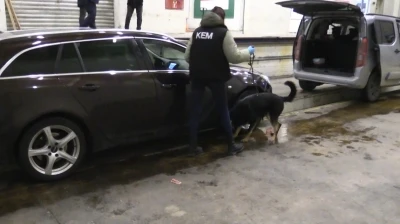 Uyuşturucuyu tampondan egzoza, stepneden tavana gizlemişler
