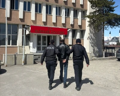 Uyuşturucuyu vites ile teyip arasındaki i&ccedil; kısımda zulaladı
