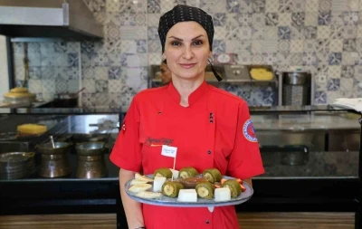 Uzak Doğu’dan gelen müşterilerinden esinlendi, ’Sushi Kadayıf’ yaptı
