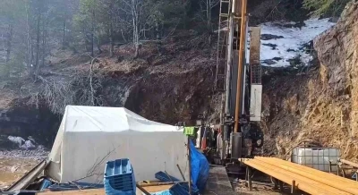 &Uuml;zerine kaya d&uuml;şen iş&ccedil;i &ouml;ld&uuml;
