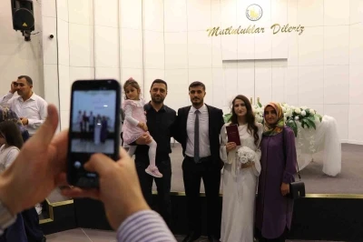 Uzmanı a&ccedil;ıkladı: "Eğitim ve kariyer planları evlilik yaşını artırdı, kredi yaşı 35 olabilir"

