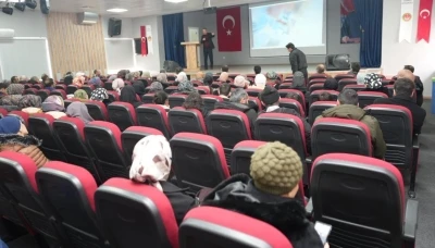 &Uuml;z&uuml;ml&uuml;&rsquo;de velilere mesleki eğitim tanıtımı yapıldı
