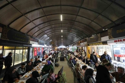 Uzun &Ccedil;arşı&rsquo;da iftar sofrası kuruldu
