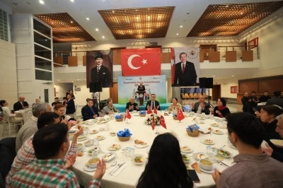 Vali Akbıyık, g&ouml;n&uuml;l sofrasında vatandaşlarla buluştu
